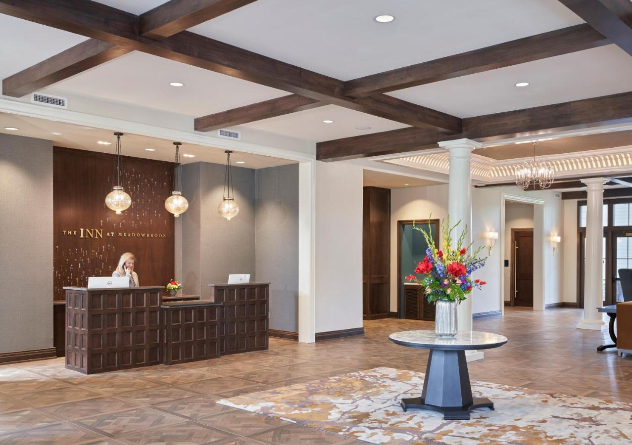 The Inn At Meadowbrook Overland Park Esterno foto