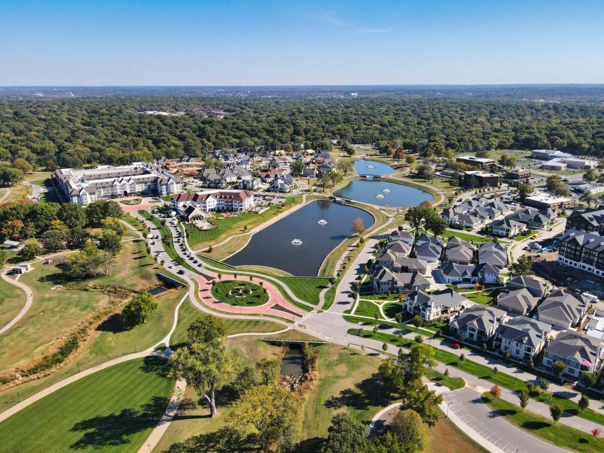 The Inn At Meadowbrook Overland Park Esterno foto